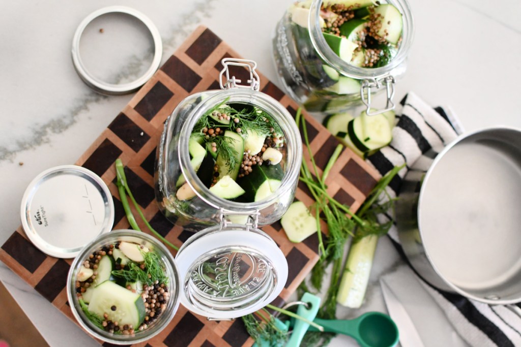 making homemade garlic dill pickles