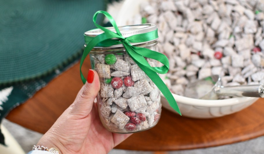 gift in a jar of muddy buddies