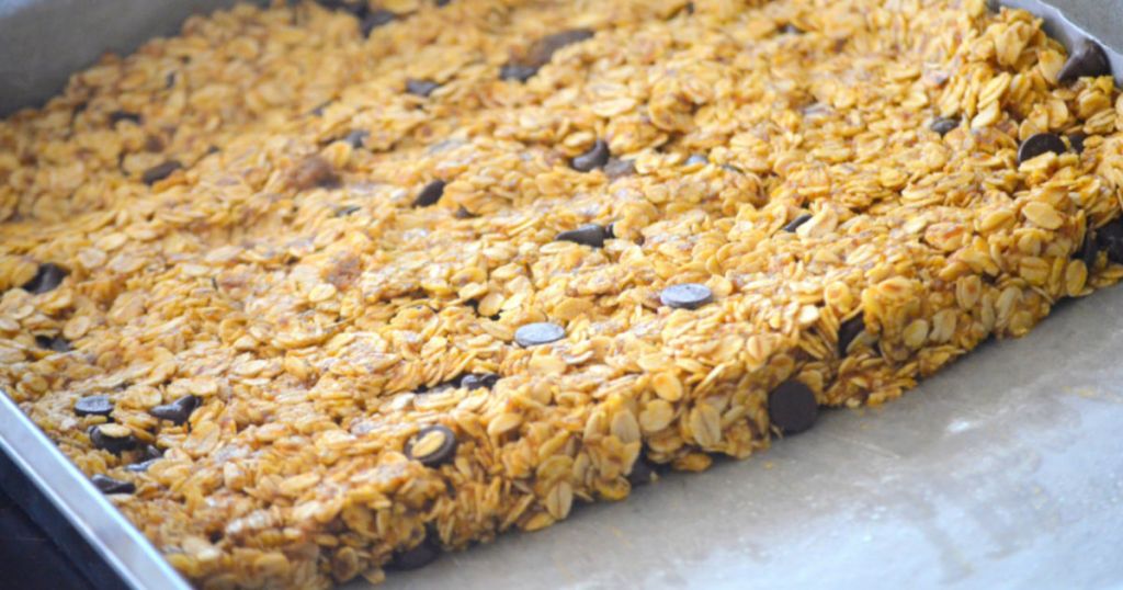 pumpkin granola bars in pan