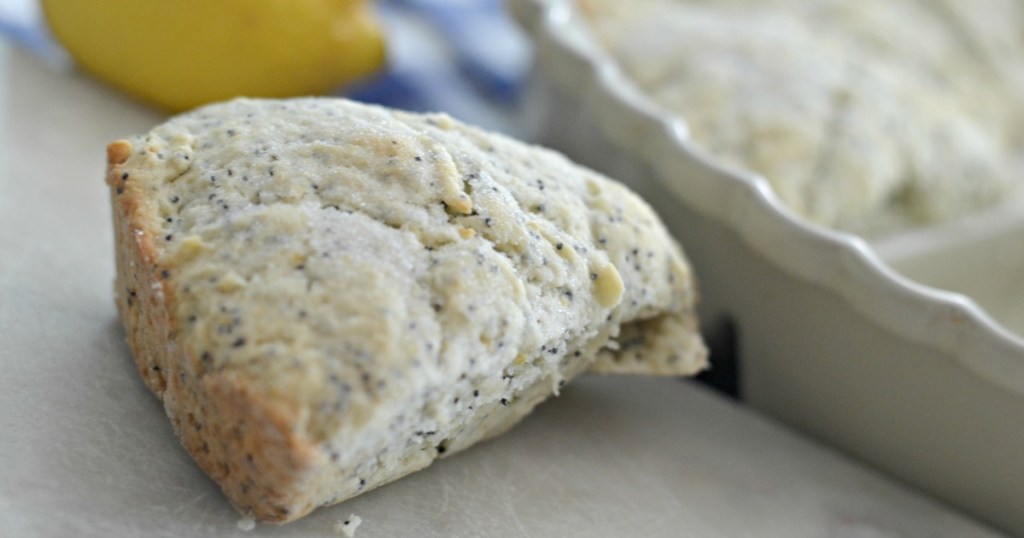 lemon poppyseed scones