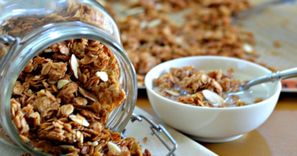 Homemade vanilla almond granola recipe