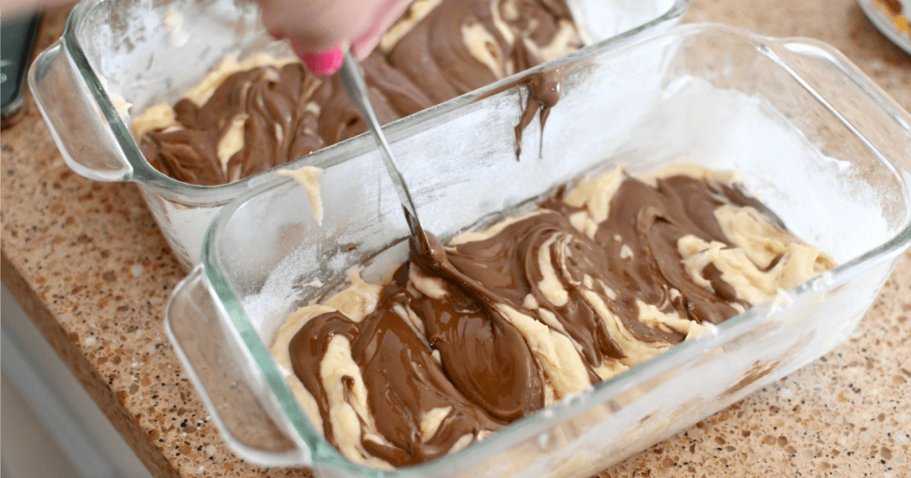 swirling nutella in banana bread