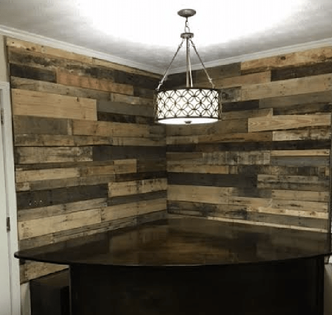 Happy Friday: Homemade Wood Pallet Wall