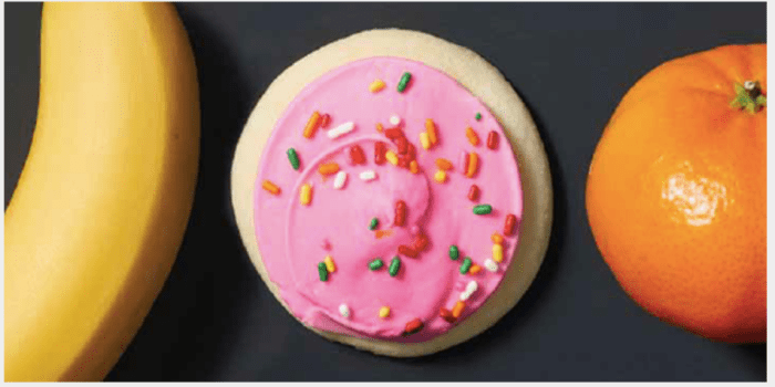 Fresh fruit and cookie