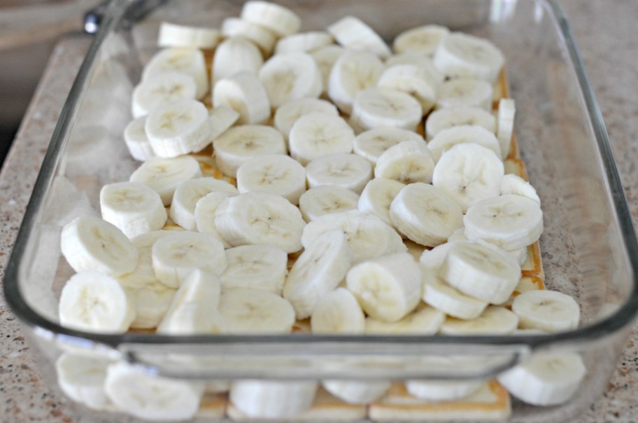 sliced bananas for pudding