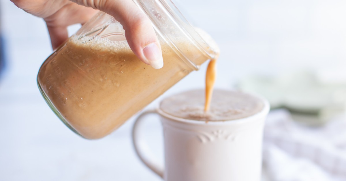 pouring pumpkin creamer from mason jar