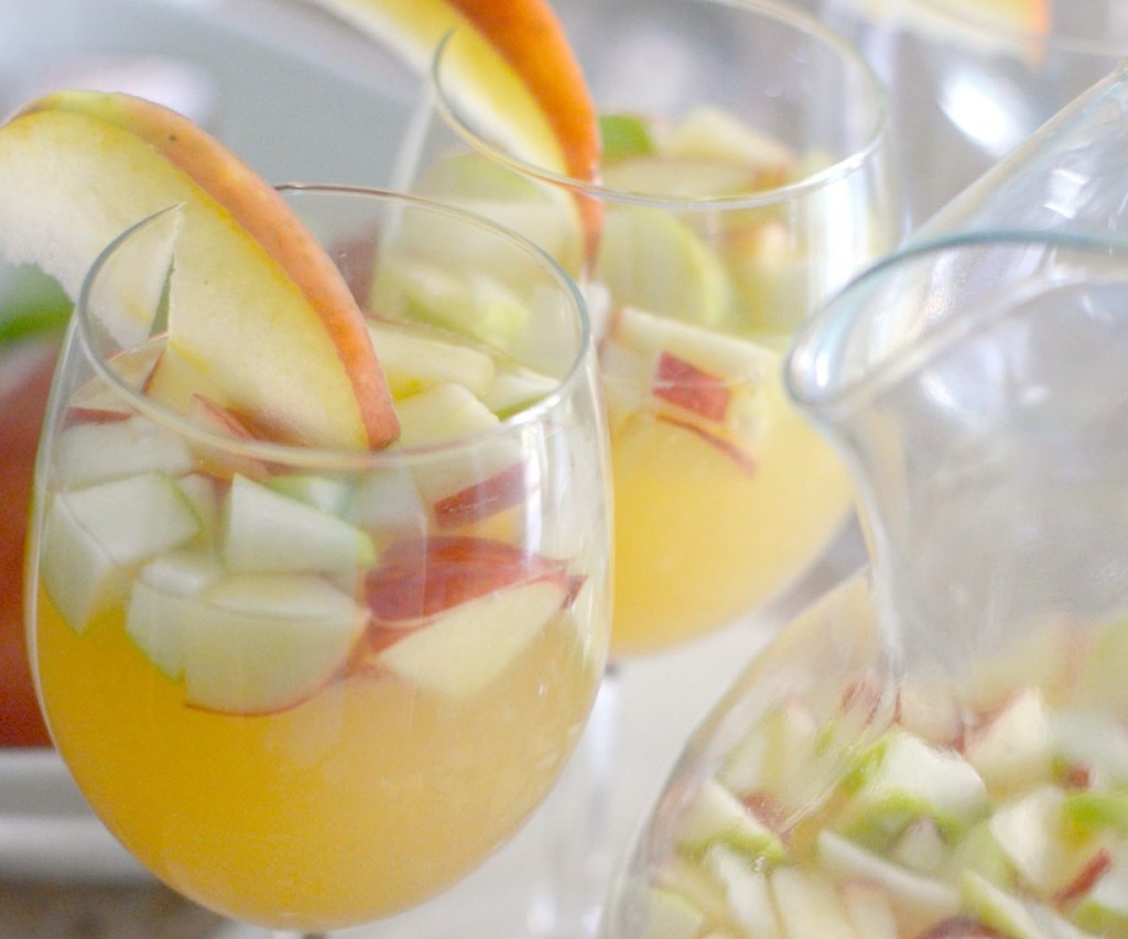 apple cider sangria glasses