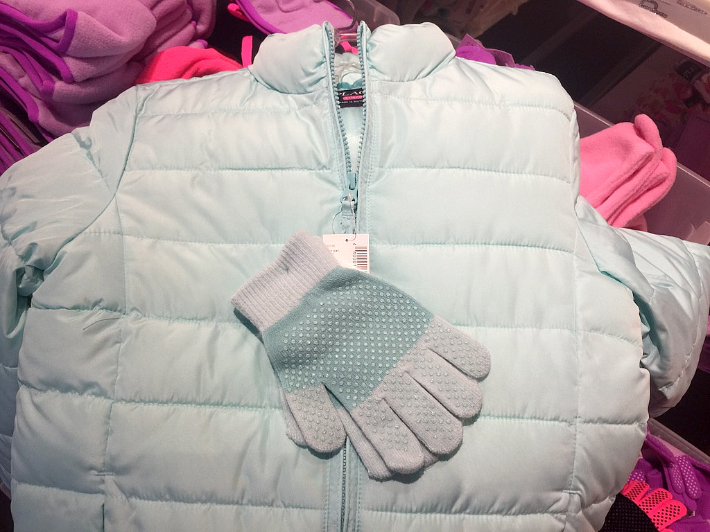 puffer-jacket-and-gloves