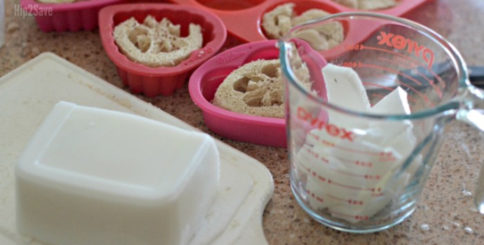 making-diy-loofah-soap