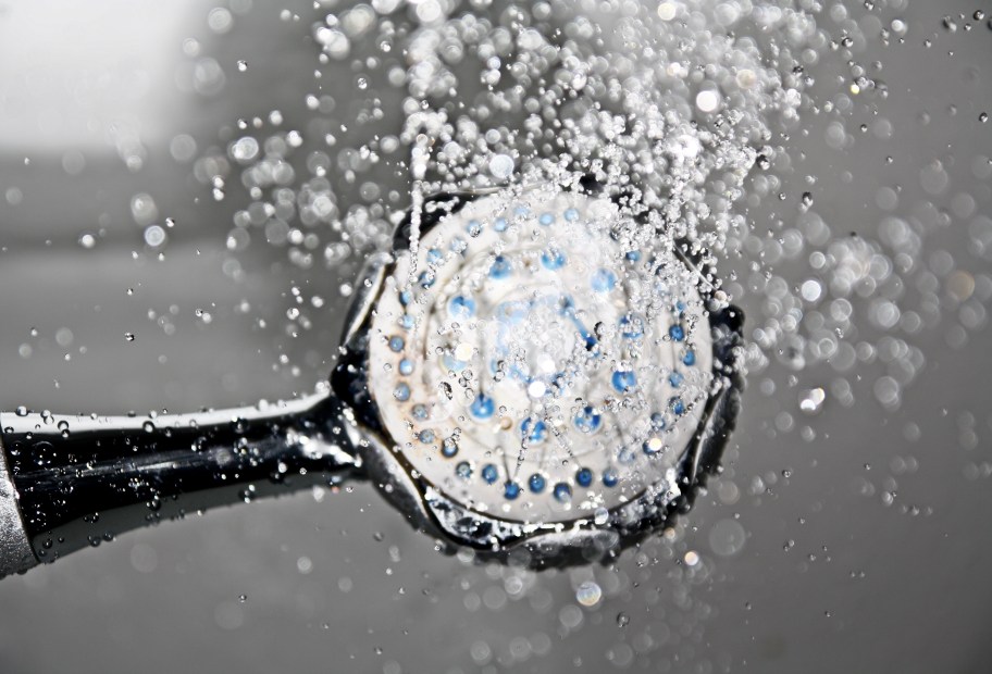 shower head with water onlineing out