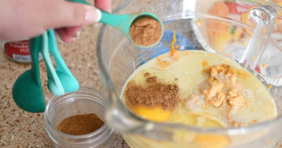 adding pumpkin pie spice to pumpkin pie filling