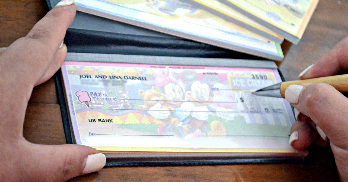 Checks unlimited custom checks deal - Disney design with Mickey and Minnie Mouse