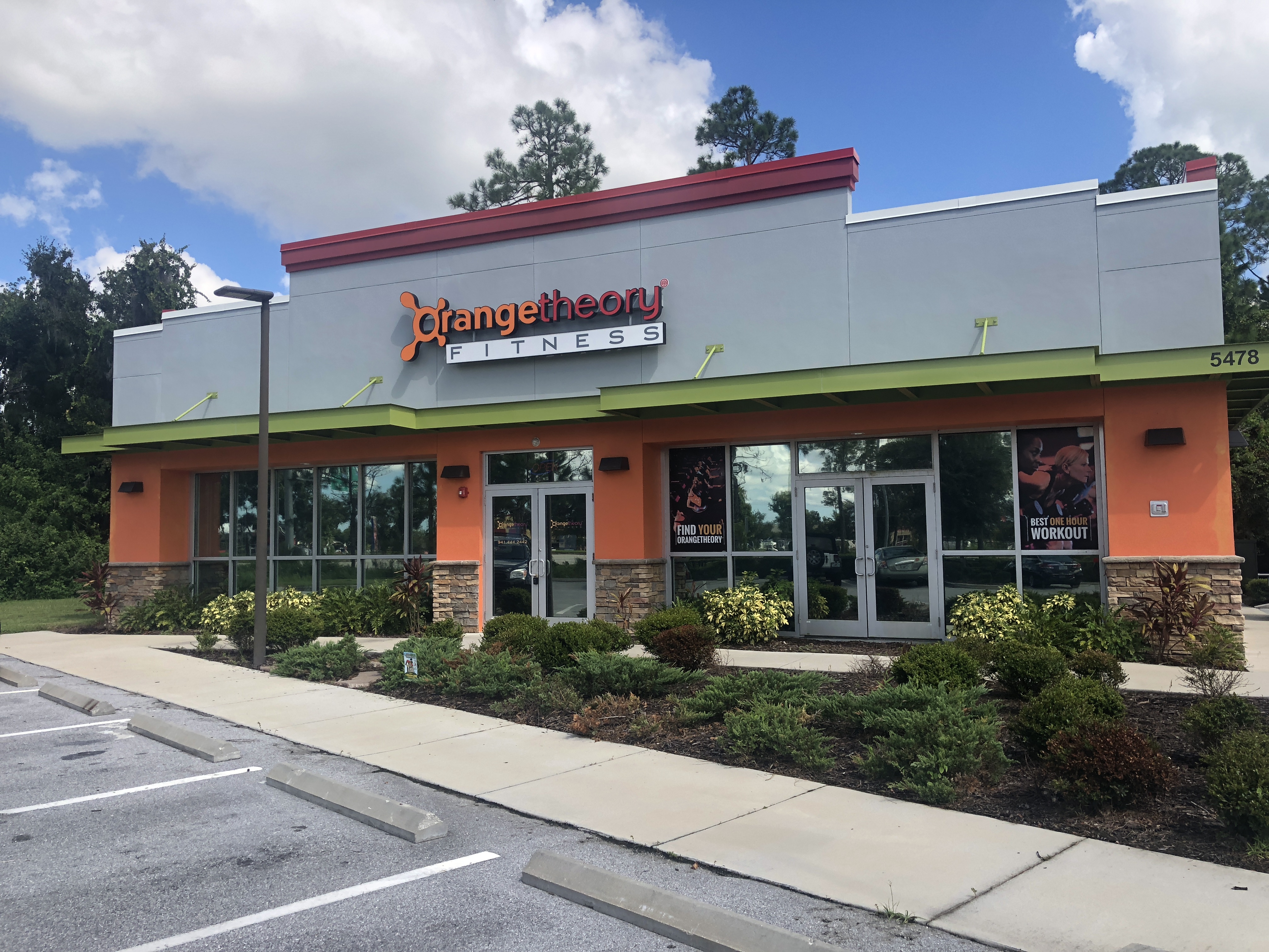 orangetheory fitness review – storefront