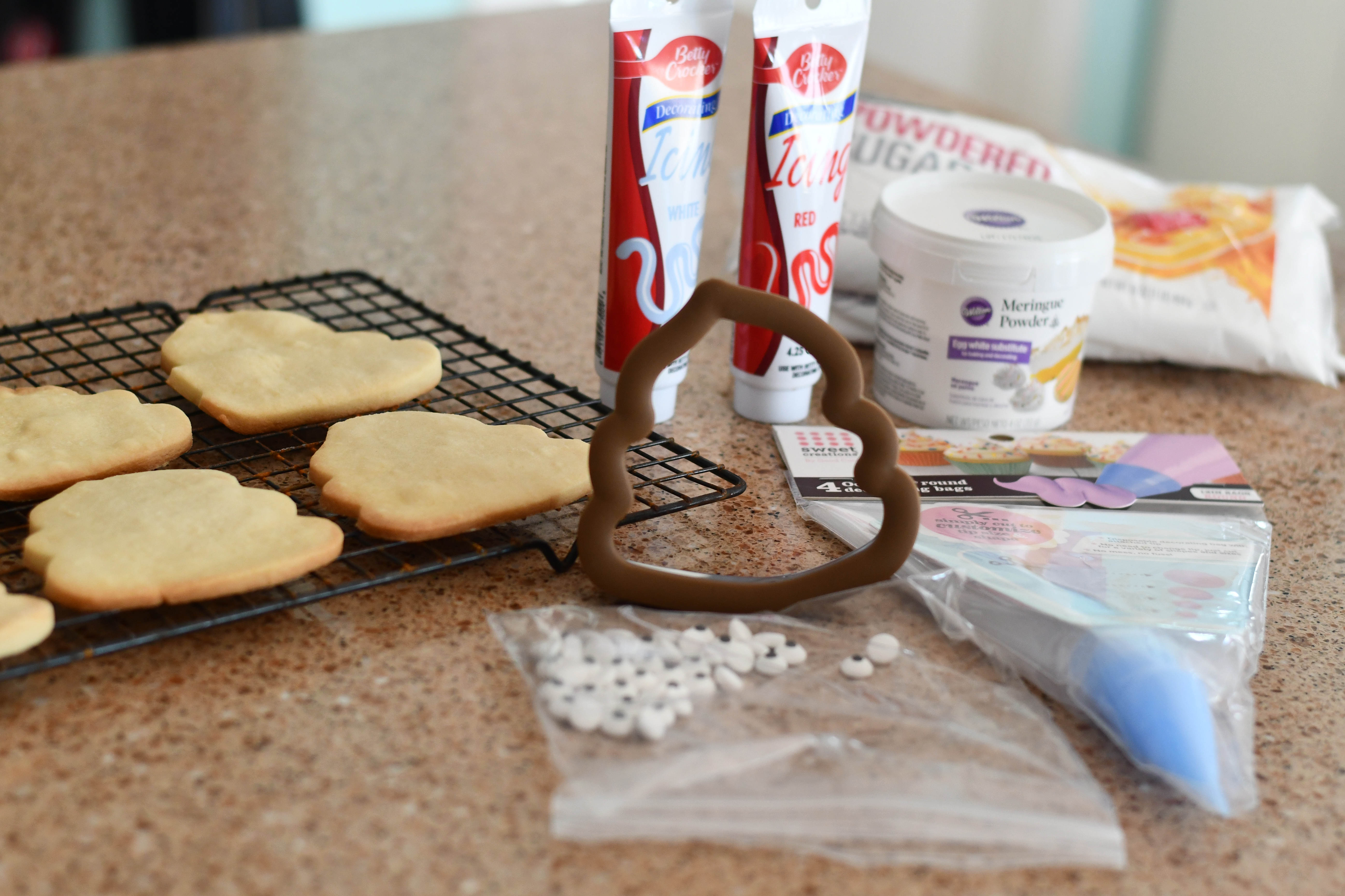 DIY Poop Emoji Santa Christmas Cookies – the poop emoji cookie cutter