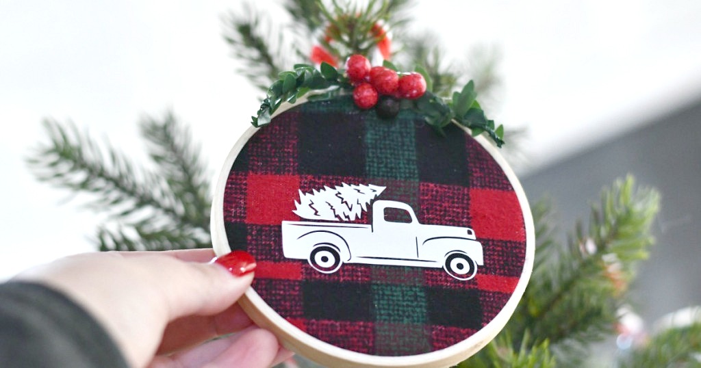 DIY embroidery hoop ornament