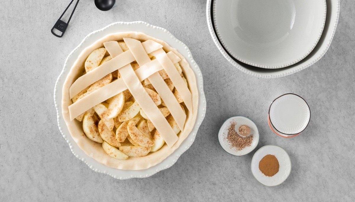 williams sonoma copycat budget lifestyle stoneware pie pan