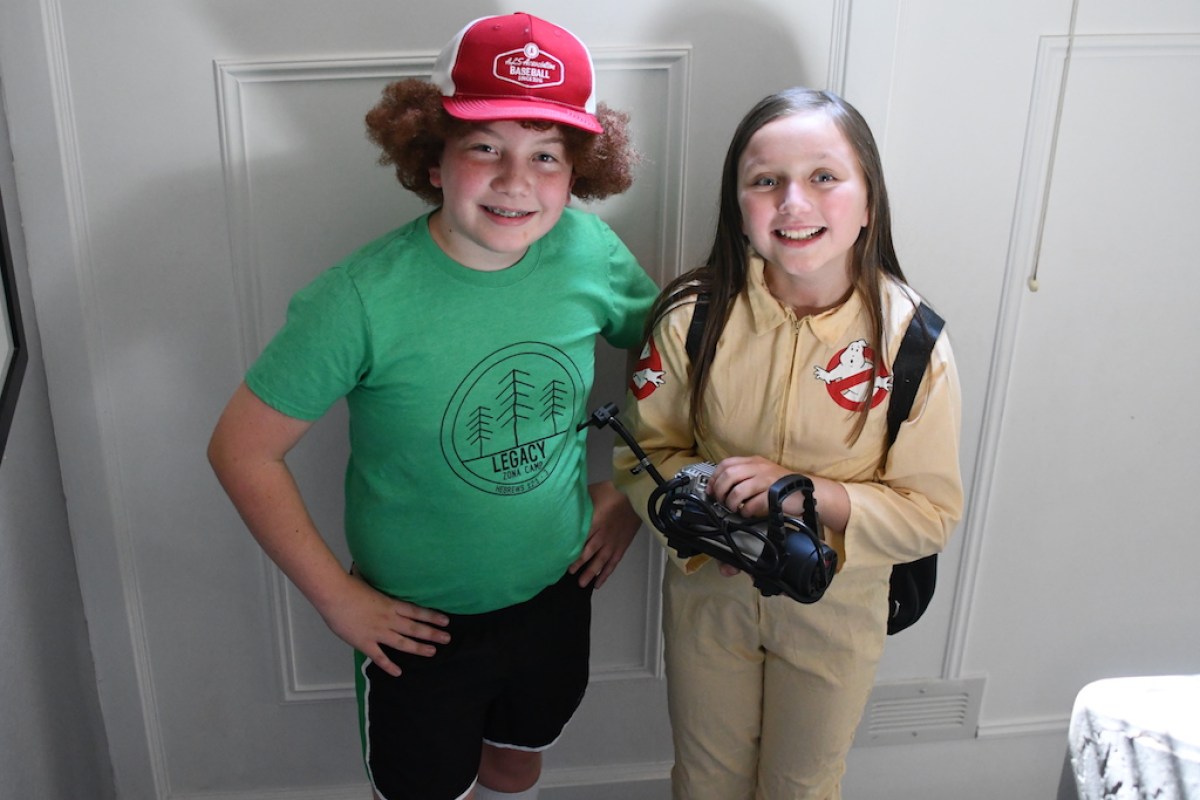 kids wearing strangers things diy thrift store costumes