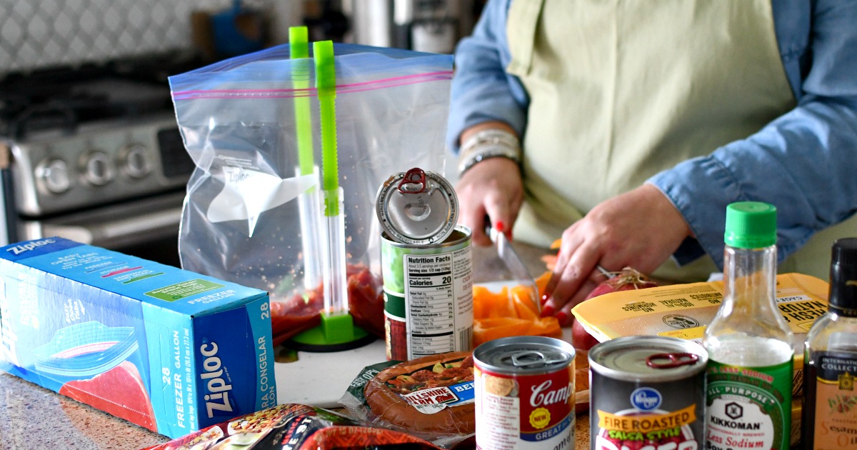 woman using free meal plans 