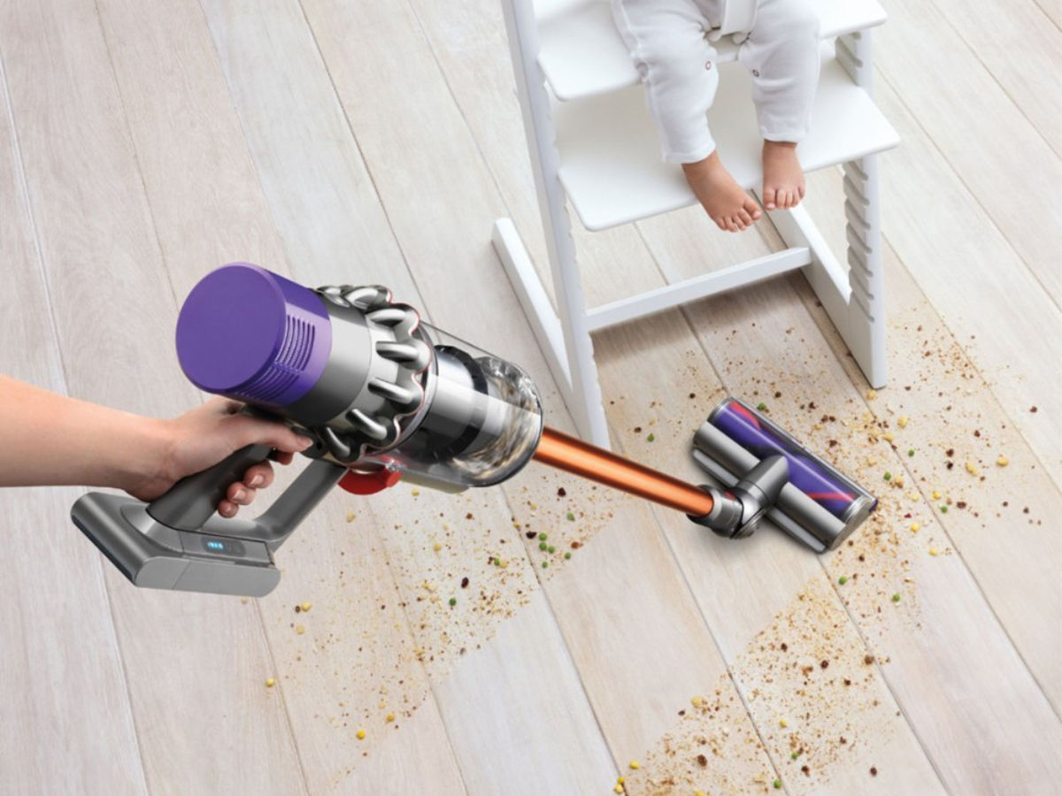 Dyson v10 copper cyclone absolute cleaning floors