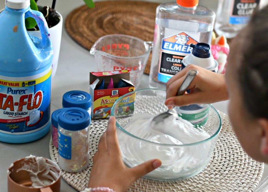 using shaving cream to make puffy slime