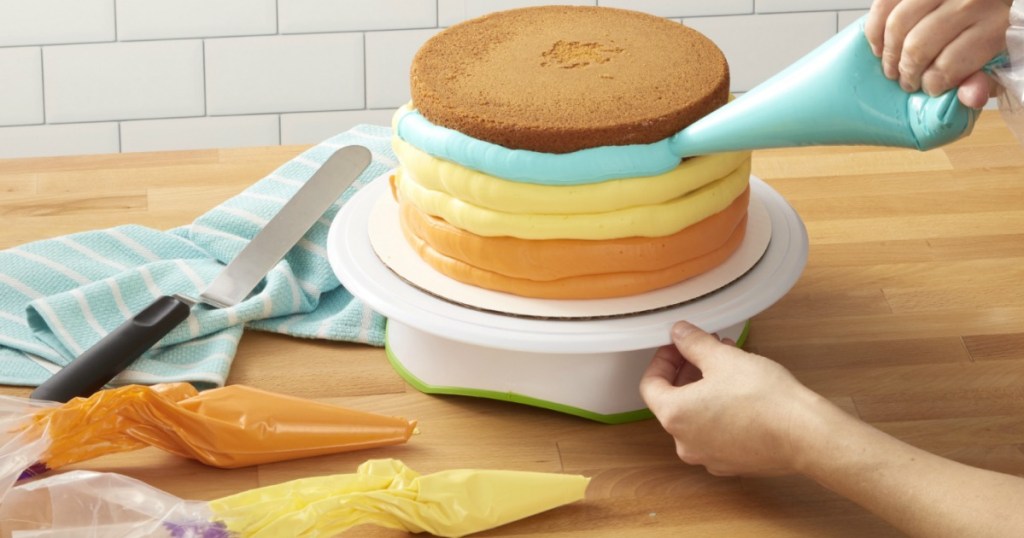 lady decorating a cake with Wilton cake decorating disposable bags 