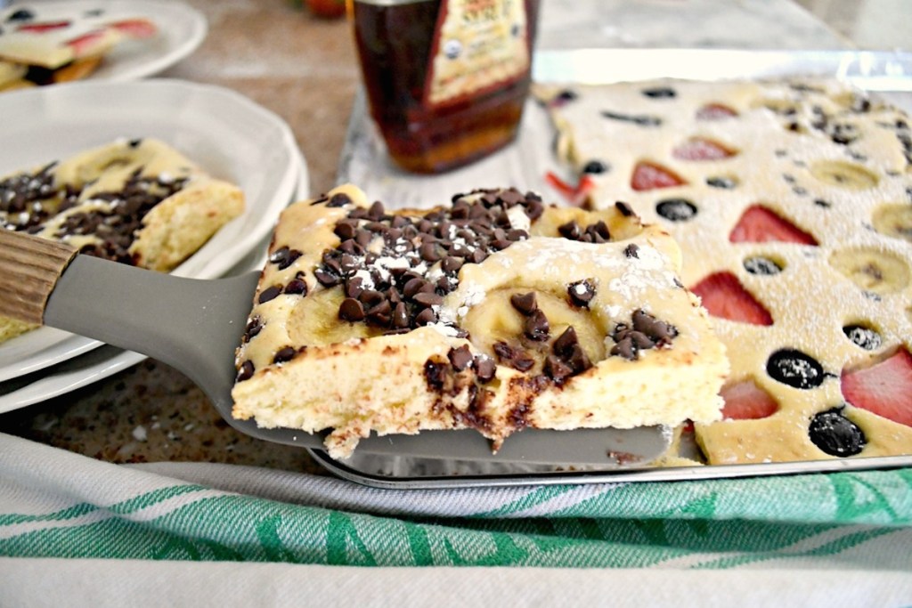 spatula with delicious sheet pancakes