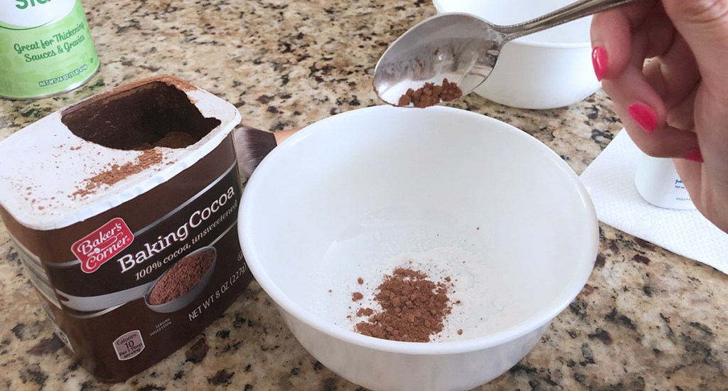 adding cocoa powder to dry shampoo