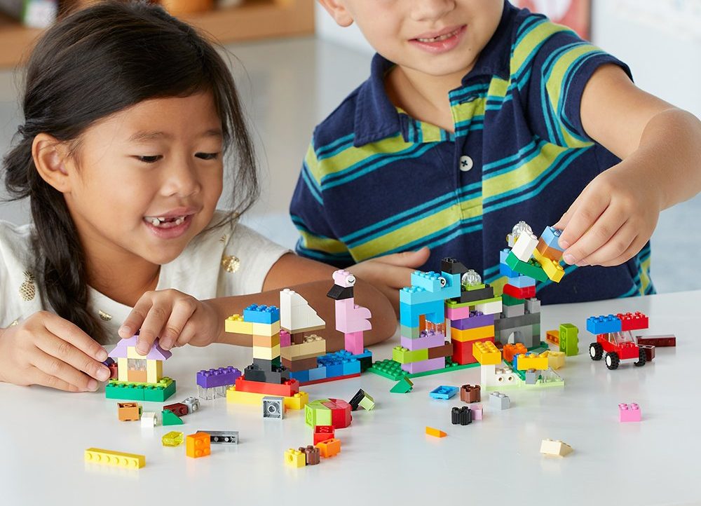 kids playing with LEGOs