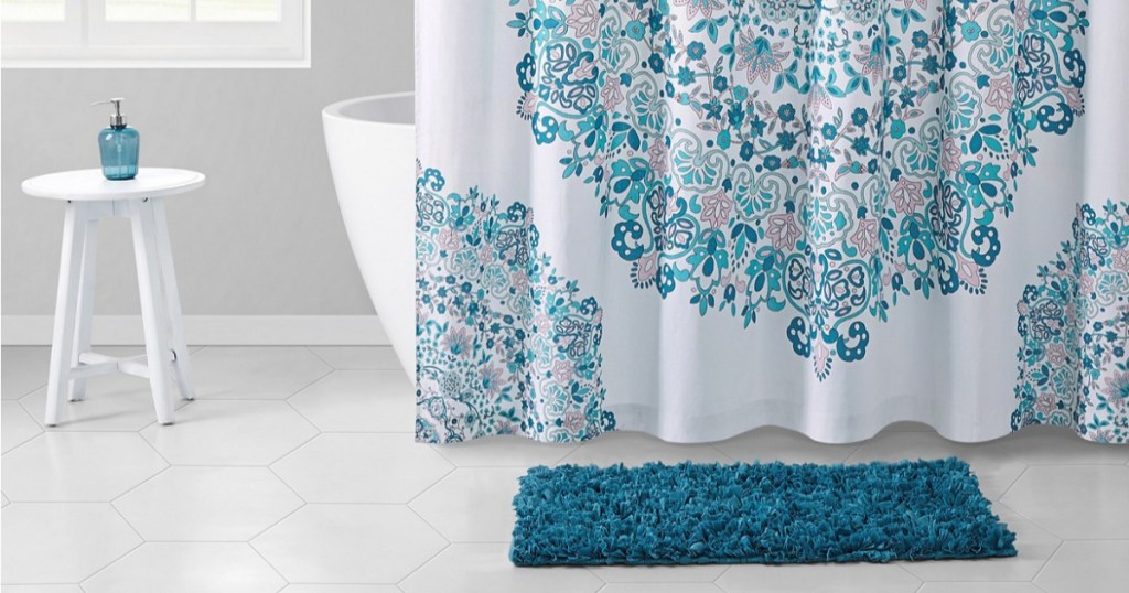 shower curtain, rug and bathrrom decor in bathroom