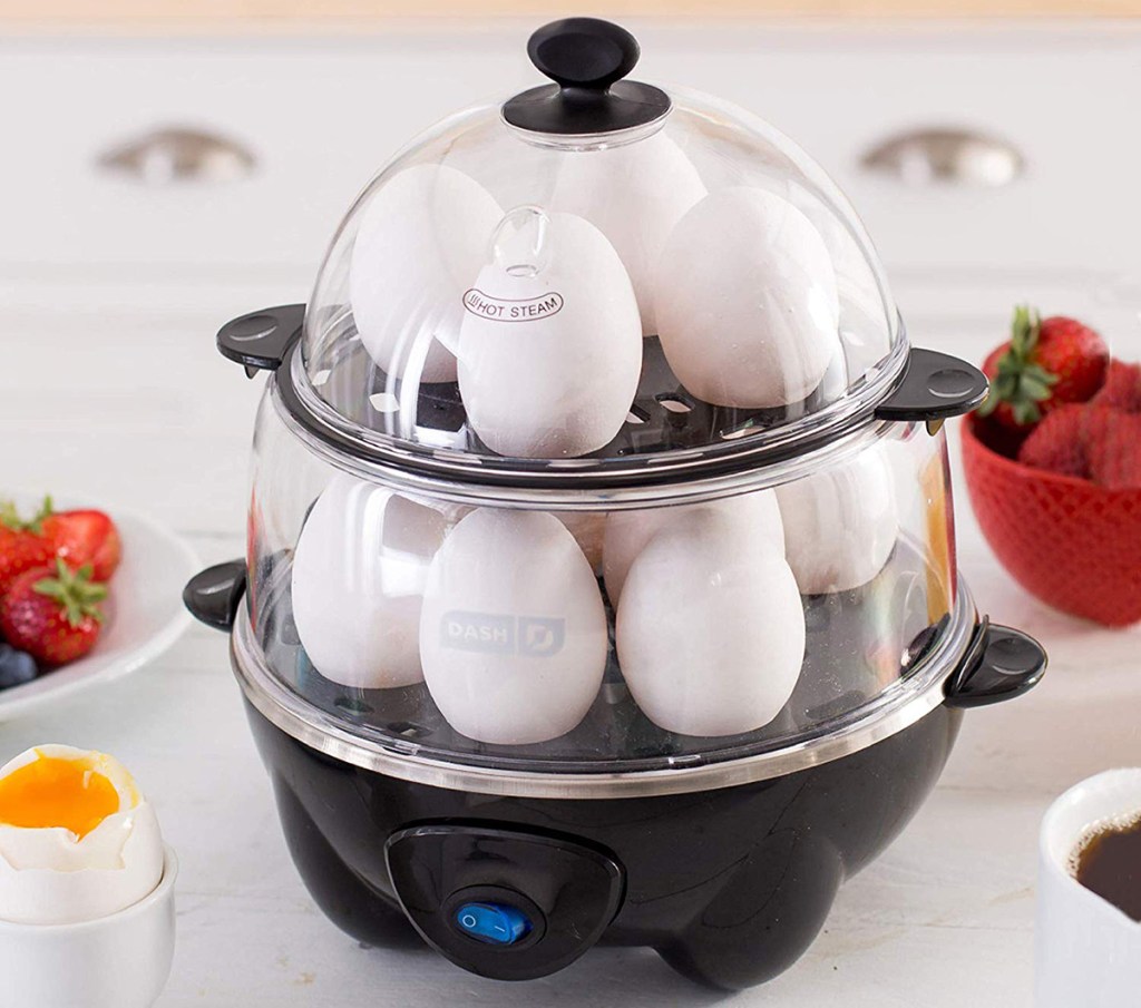 dash deluxe rapid egg cooker in black