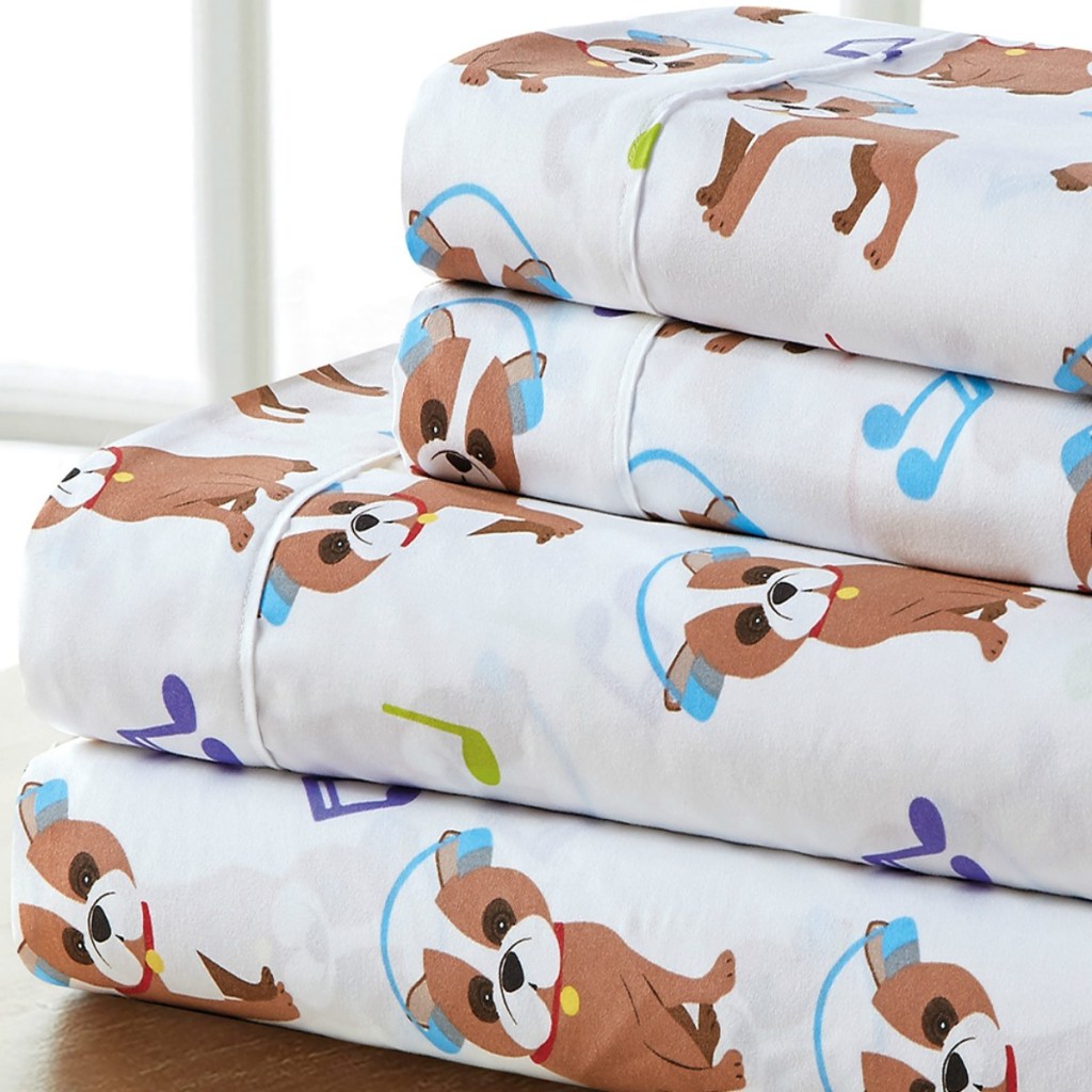 Dog with headphones themed kids sheet set