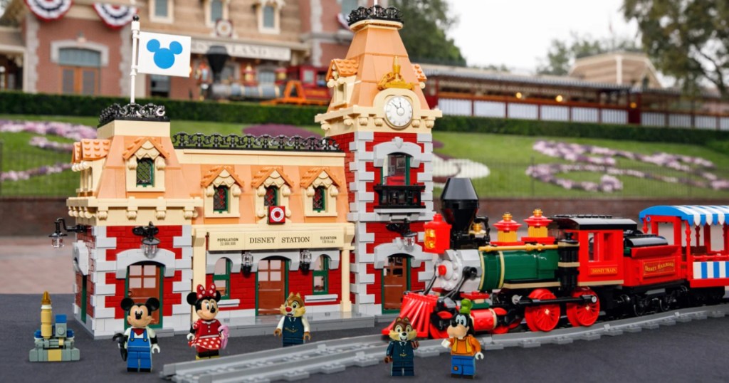 LEGO Dsiney Train and Station with minifigures