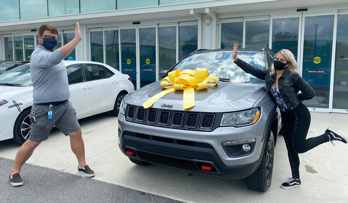 woman buying carvana car