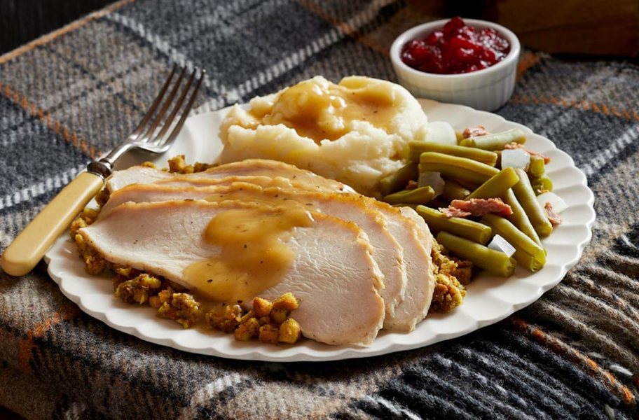 Thanksgiving dinner plate of turkey green beans mashed potatoes