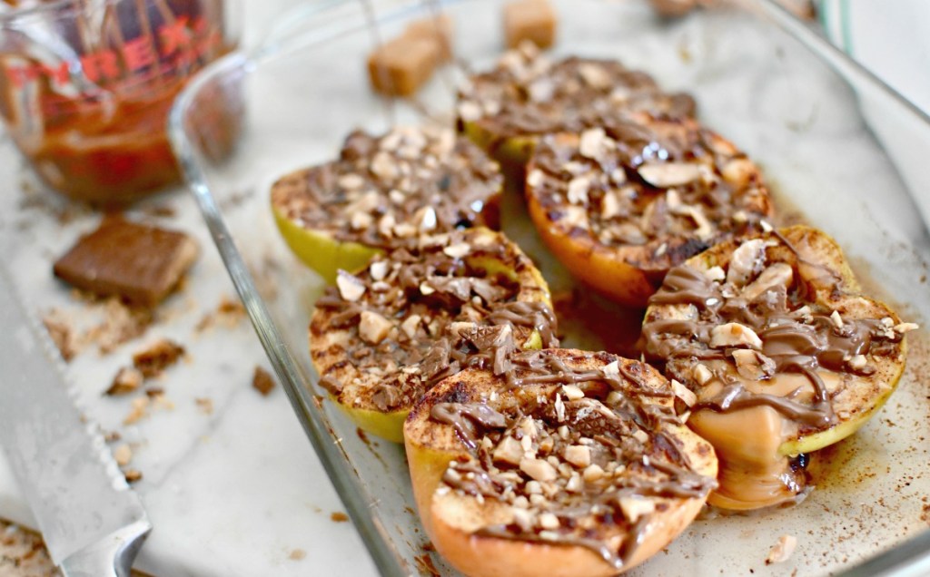 easy fall caramel baked apples