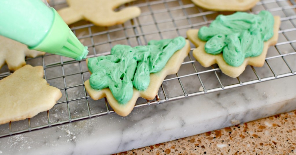 frosting christmas sugar cookies