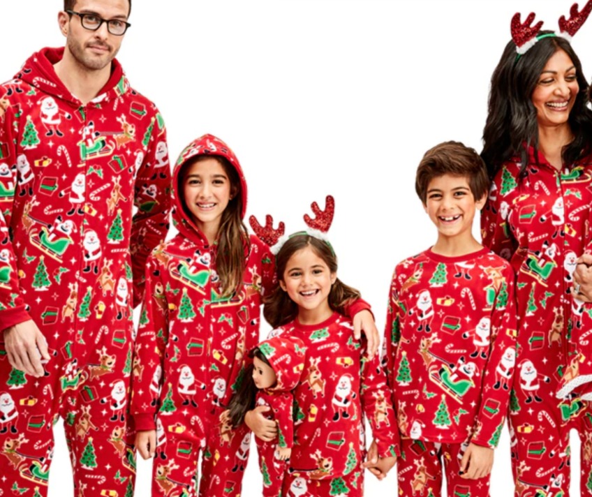 family in red santa pjs