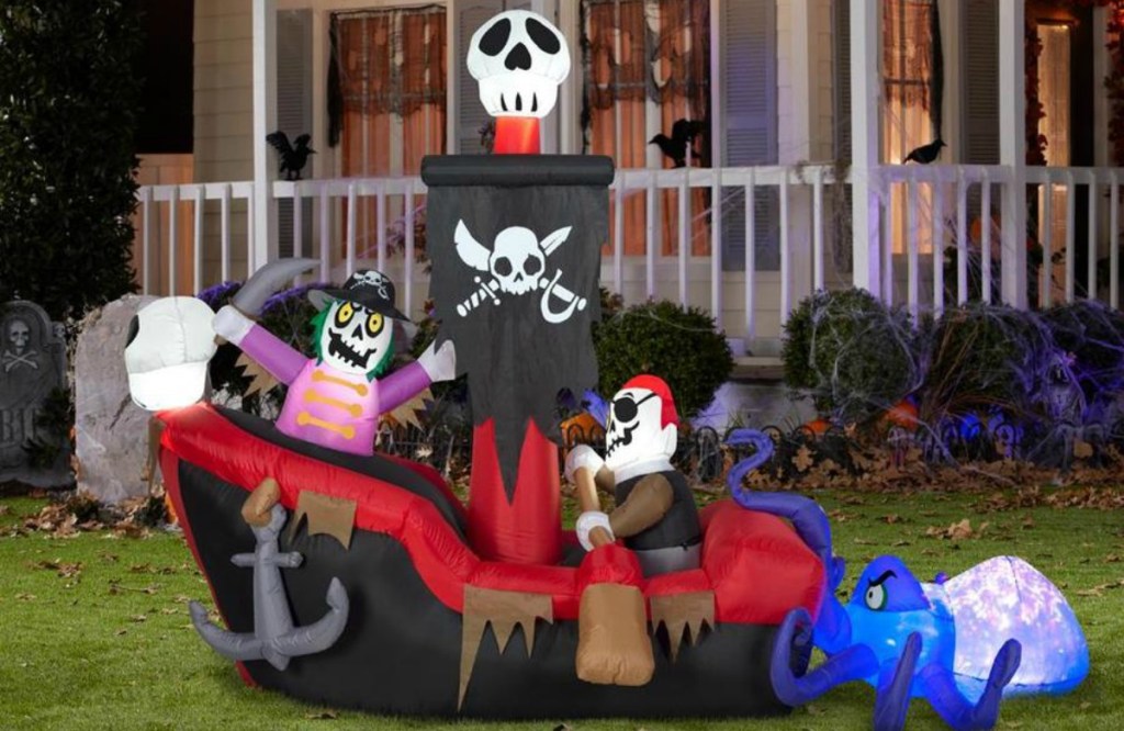 Halloween pirates inflatable