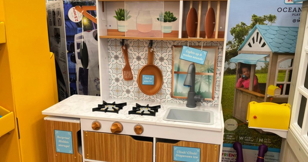 KidKraft Taverna Play Kitchen display