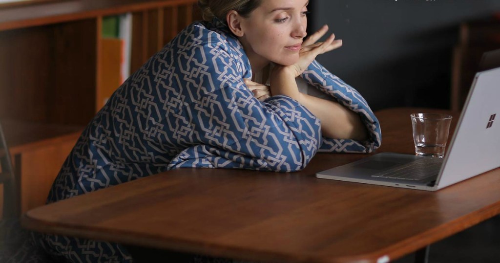 woman wearing a YnM Weighted Blanket