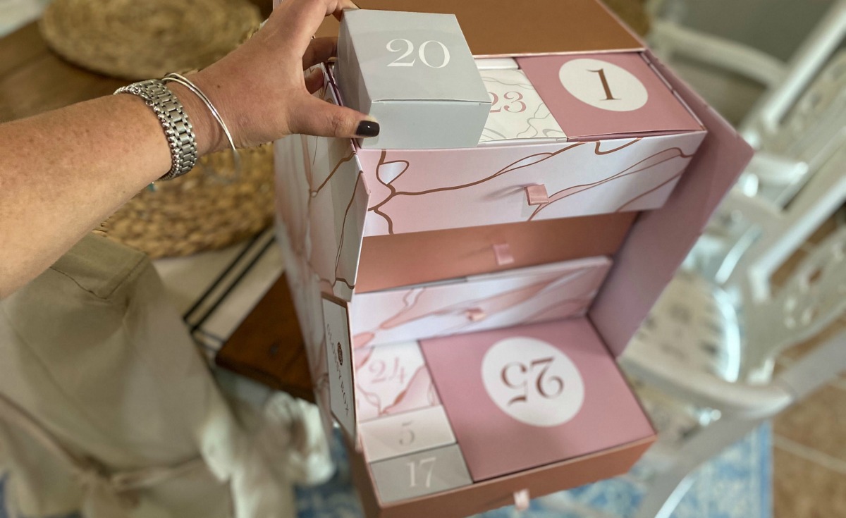 grabbing glossy box advent calendar boxes