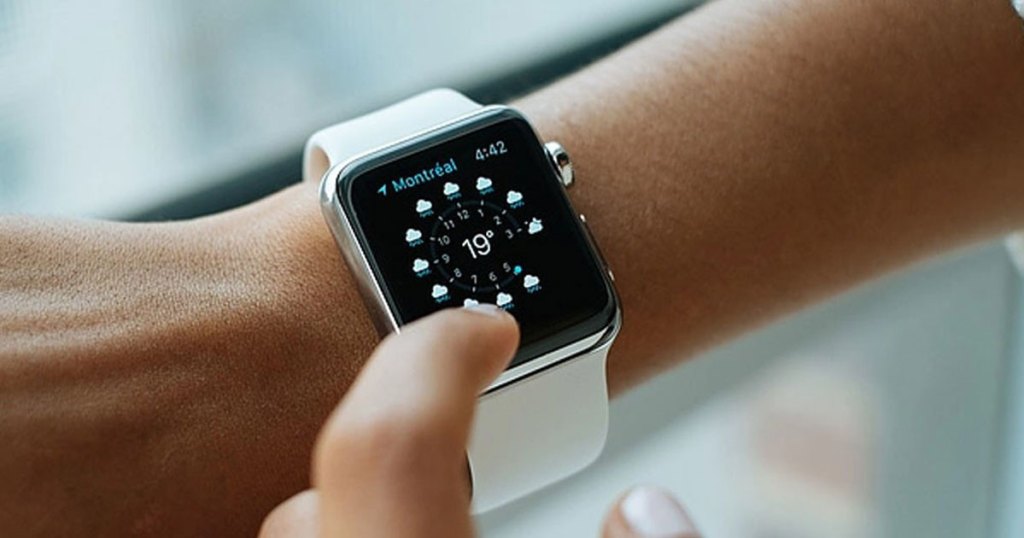 white-apple-3-watch-on-wrist