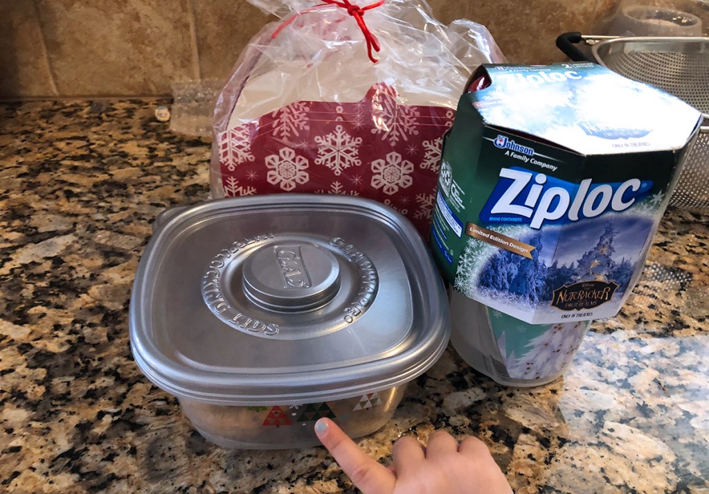 Winter themed Ziploc plastic containers