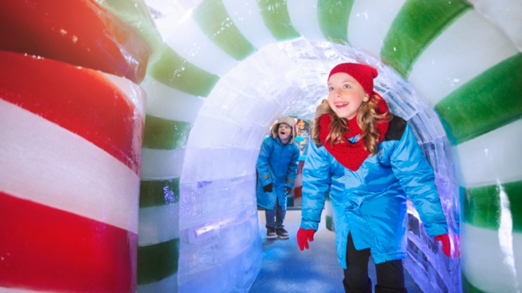 kids walking through ice tunnel at ICE Gaylord