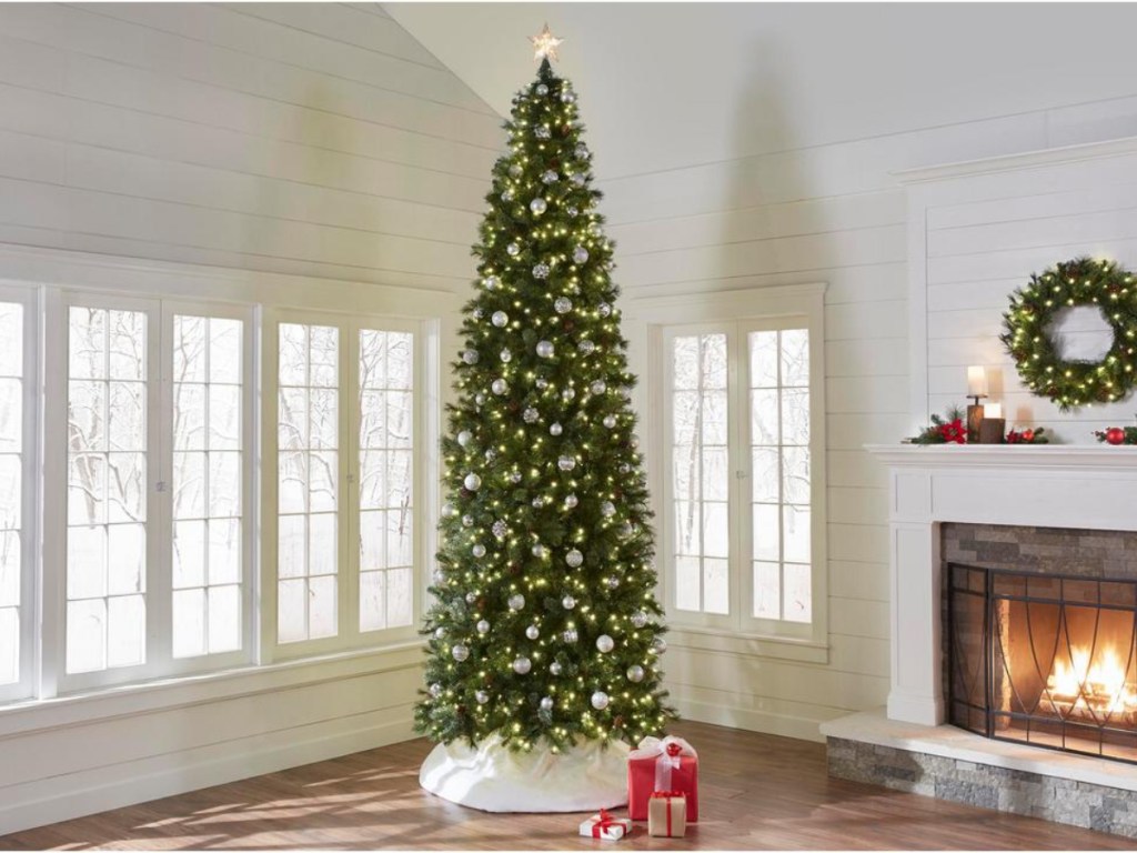 fully decorated christmas tree in living room 