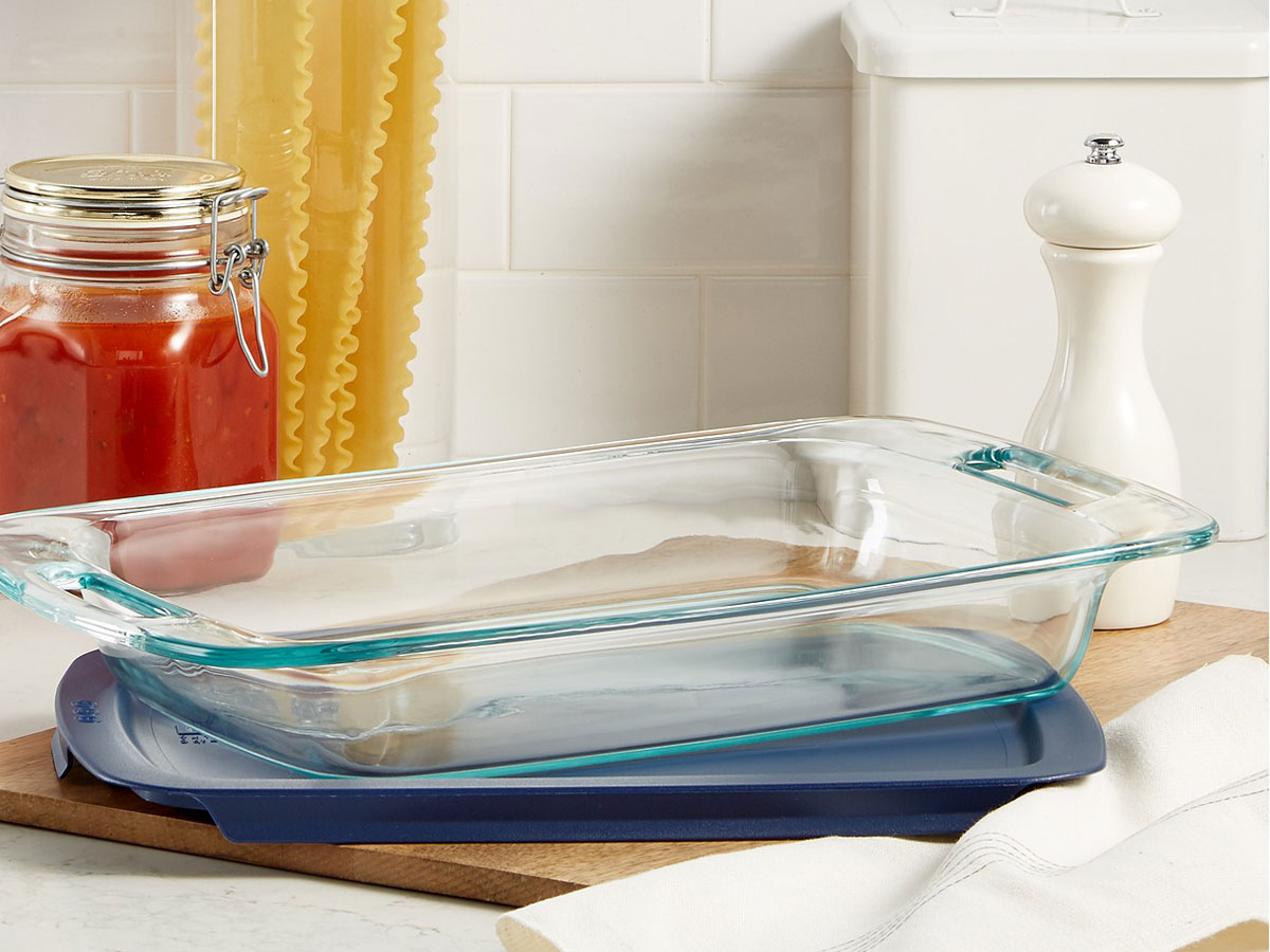 Pyrex Easy Grab 3-Qt. Covered Baking Dish