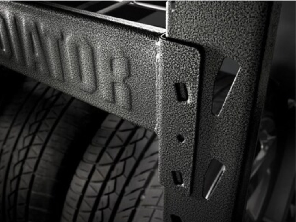 close up of gladiator shelf lock in system