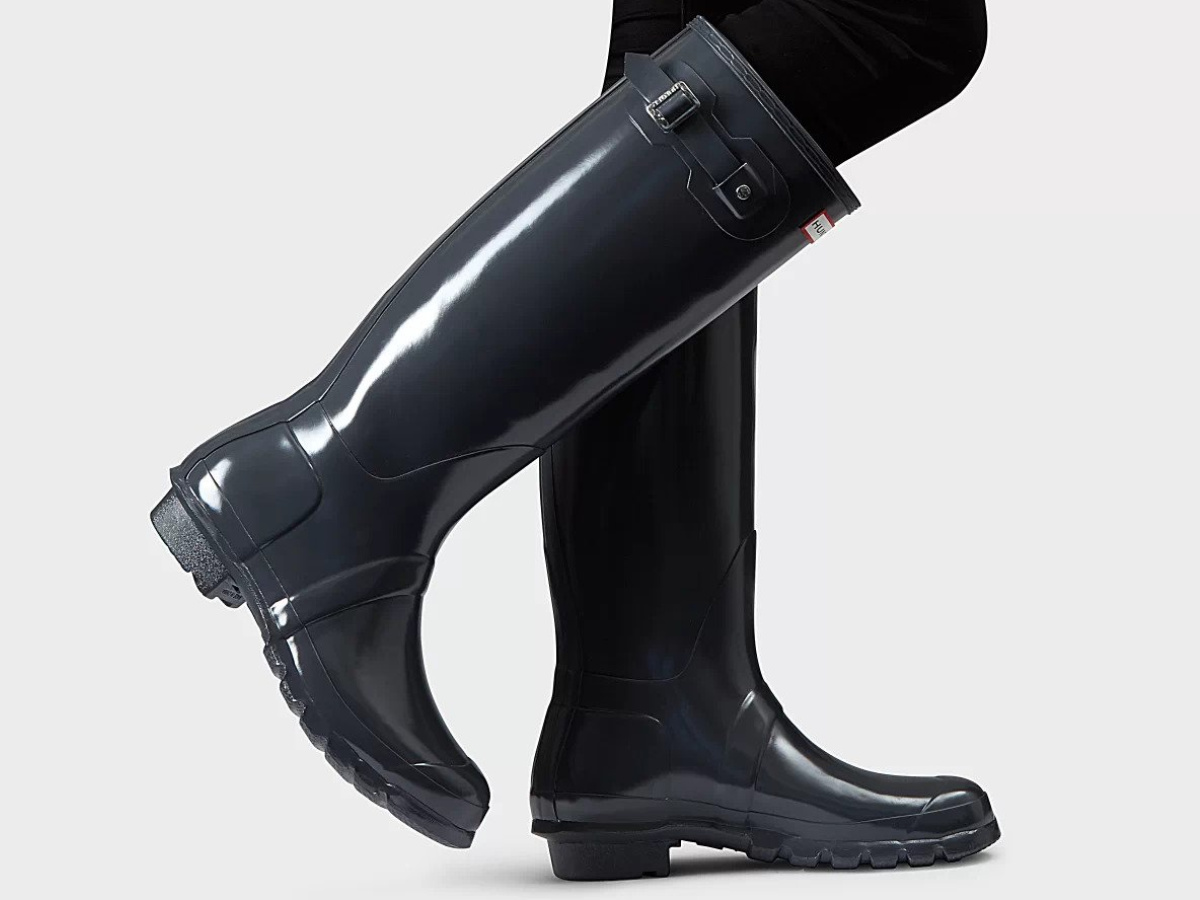 woman wearing hunters Women's Original Tall Gloss Rain Boots Slate Grey