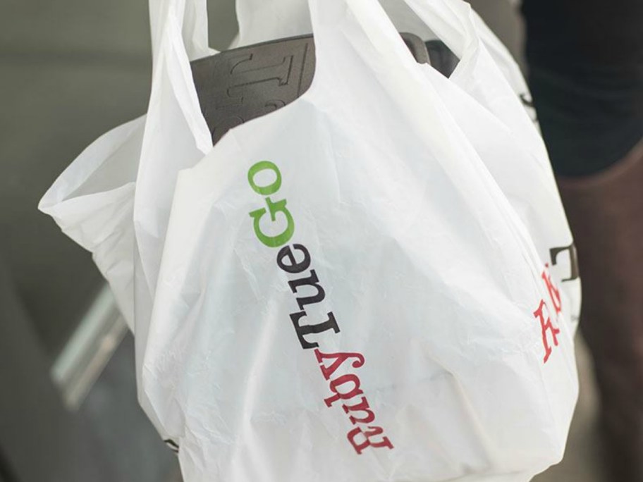 plastic bag with food from Ruby Tuesday restaraunt in it