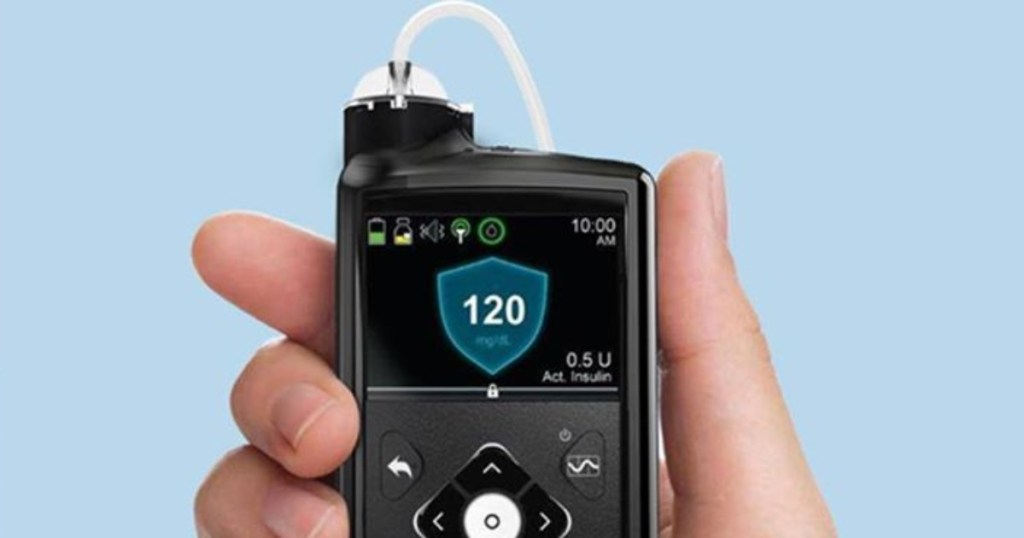 hand holding insulin pump